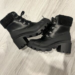 New UNIVERSAL Thread Duck Boots Women's Cheyenne Heeled Black Faux Fur Trim 6